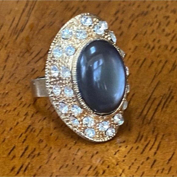 vtg Adjustable Statement ring grey gold-tone, rhinestones, grey jelly belly - Picture 2 of 9